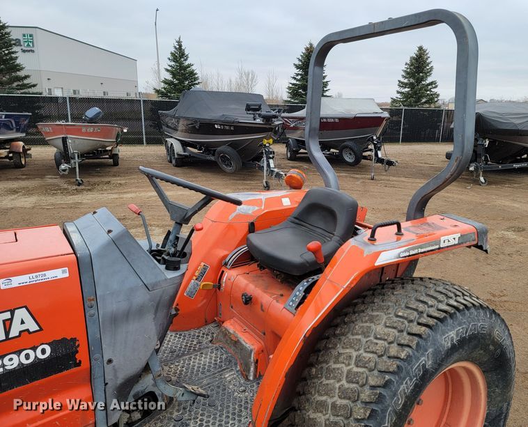 image for item LL9728 Kubota L2900  MFWD tractor