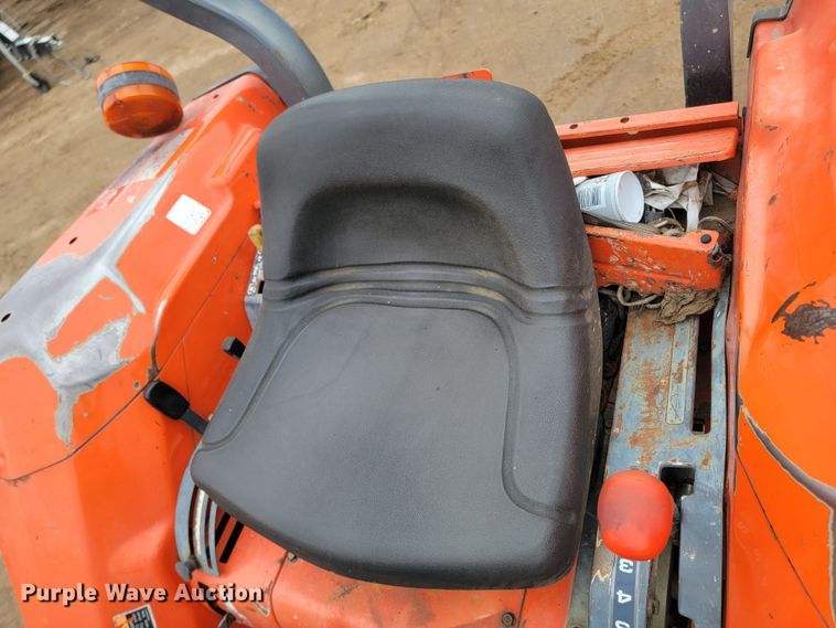 image for item LL9728 Kubota L2900  MFWD tractor