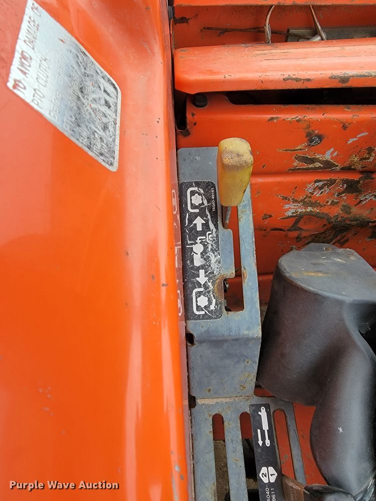 image for item LL9728 Kubota L2900  MFWD tractor