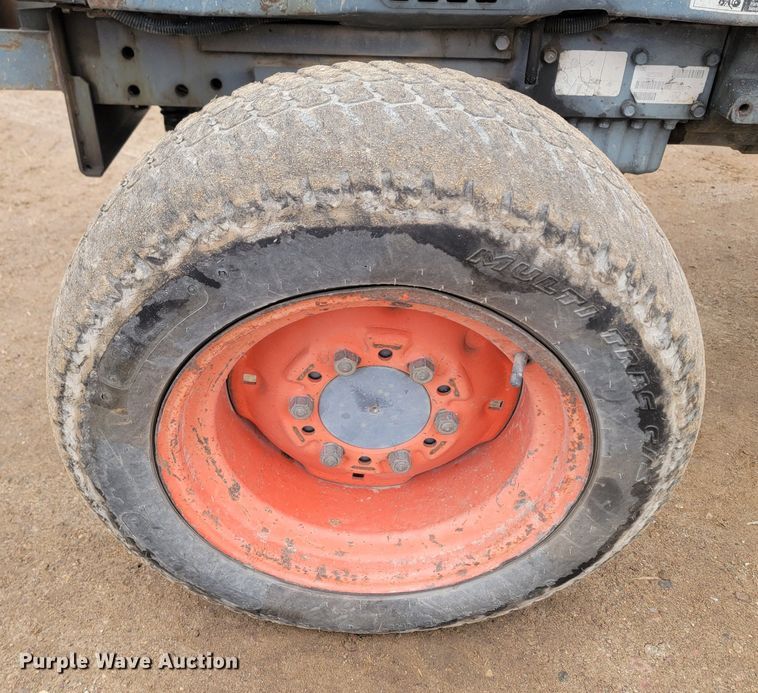 image for item LL9728 Kubota L2900  MFWD tractor