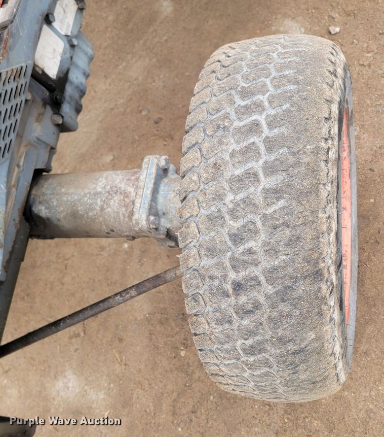 image for item LL9728 Kubota L2900  MFWD tractor