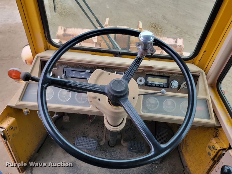 image for item LL9729 Ford A-62  wheel loader