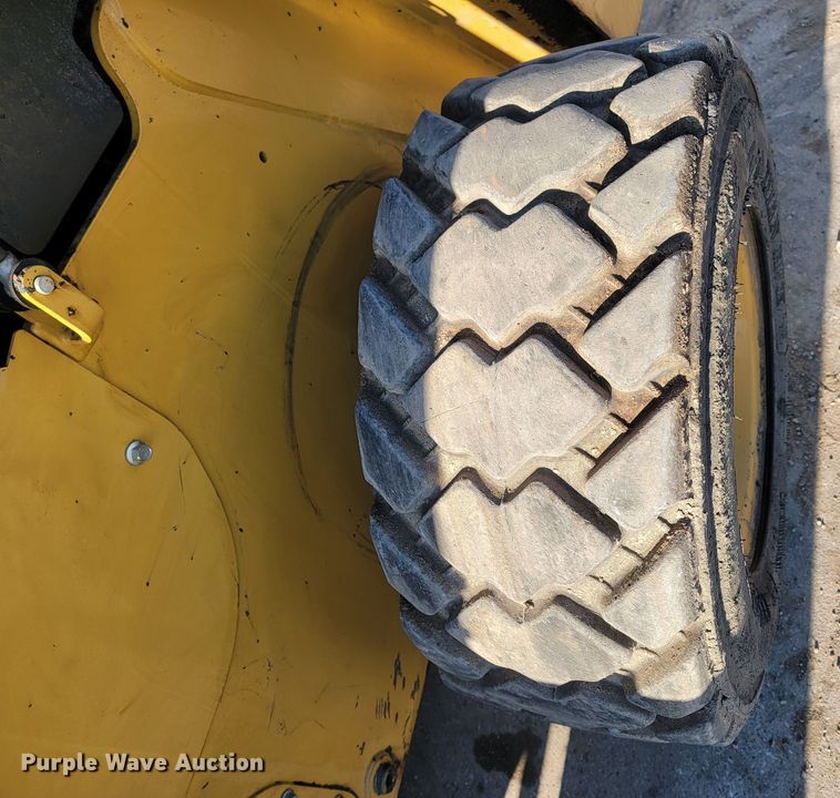 image for item LL9746 2016 Caterpillar 262D  skid steer loader