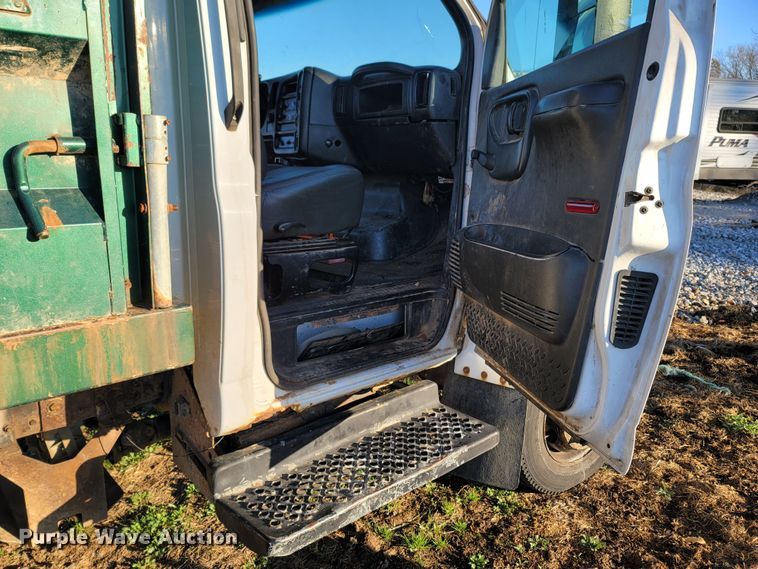 image for item LN9722 2005 Chevrolet C4500  dump truck