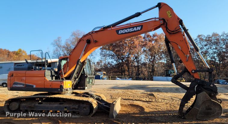 image for item LN9725 2019 Doosan DX225LC-5  excavator