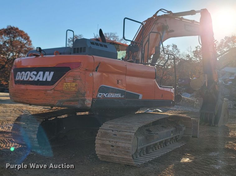 image for item LN9725 2019 Doosan DX225LC-5  excavator