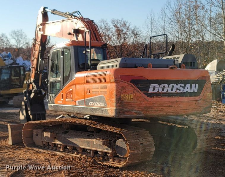 image for item LN9725 2019 Doosan DX225LC-5  excavator