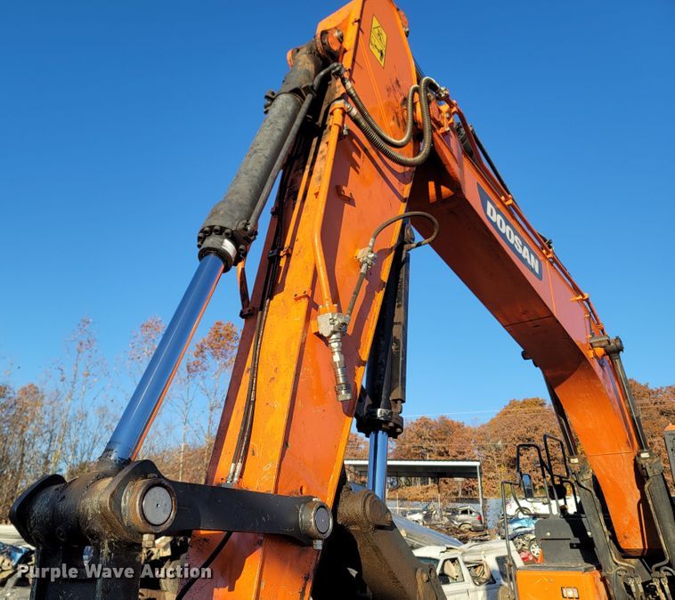 image for item LN9725 2019 Doosan DX225LC-5  excavator