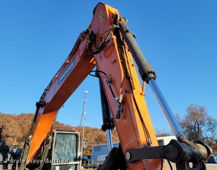 image for item LN9725 2019 Doosan DX225LC-5  excavator