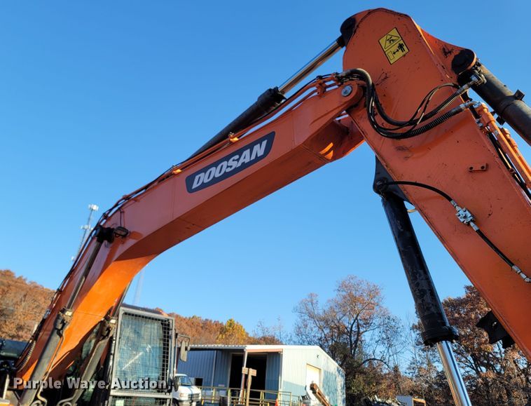 image for item LN9725 2019 Doosan DX225LC-5  excavator