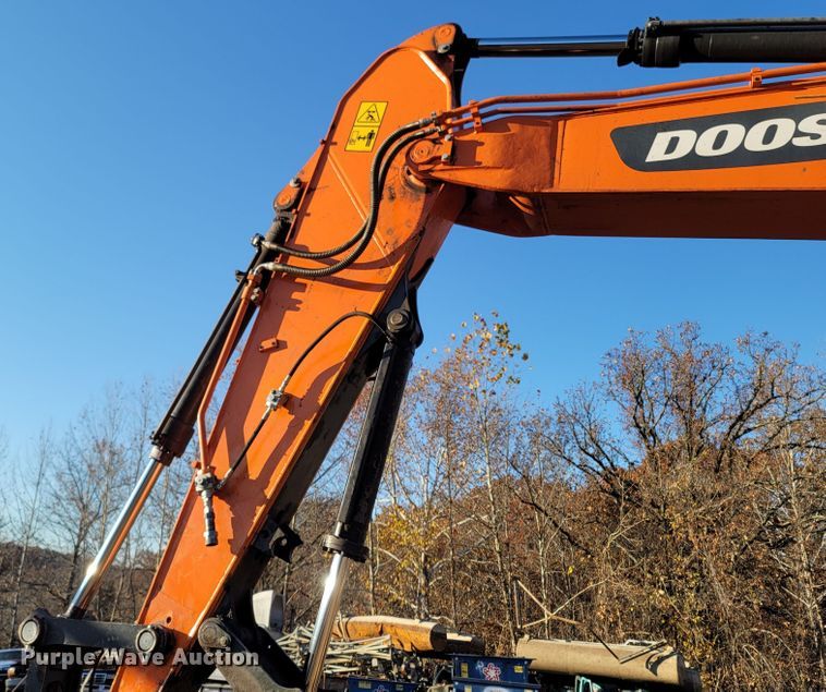image for item LN9725 2019 Doosan DX225LC-5  excavator