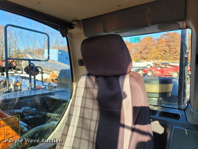 image for item LN9725 2019 Doosan DX225LC-5  excavator