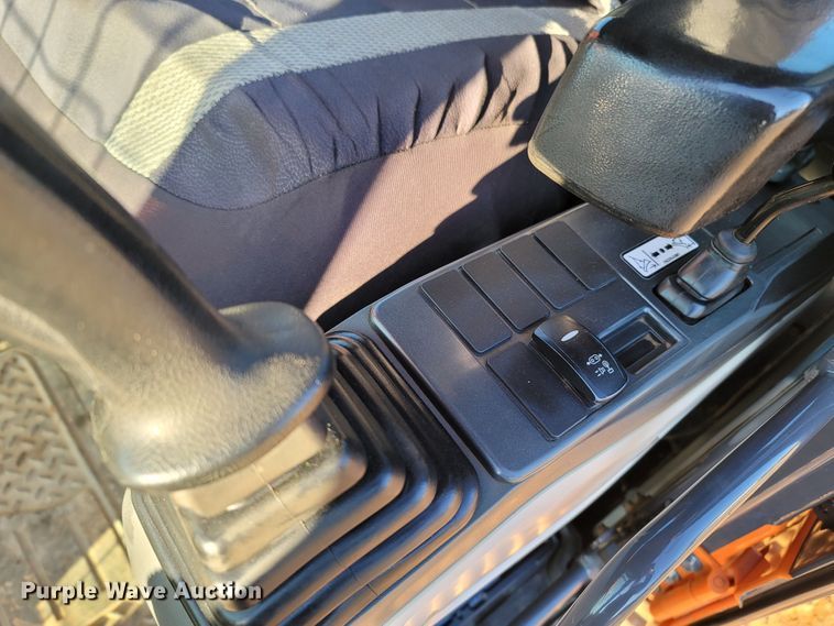 image for item LN9725 2019 Doosan DX225LC-5  excavator