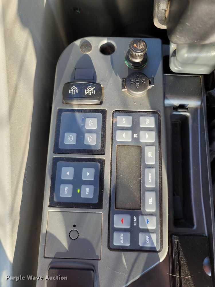 image for item LN9725 2019 Doosan DX225LC-5  excavator