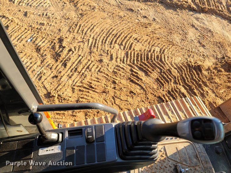 image for item LN9725 2019 Doosan DX225LC-5  excavator