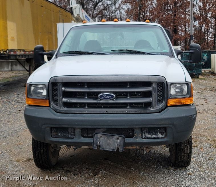 image for item LN9752 1999 Ford F550 Super Duty  utility / service truck