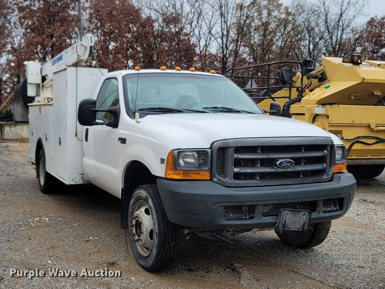 image for item LN9752 1999 Ford F550 Super Duty  utility / service truck