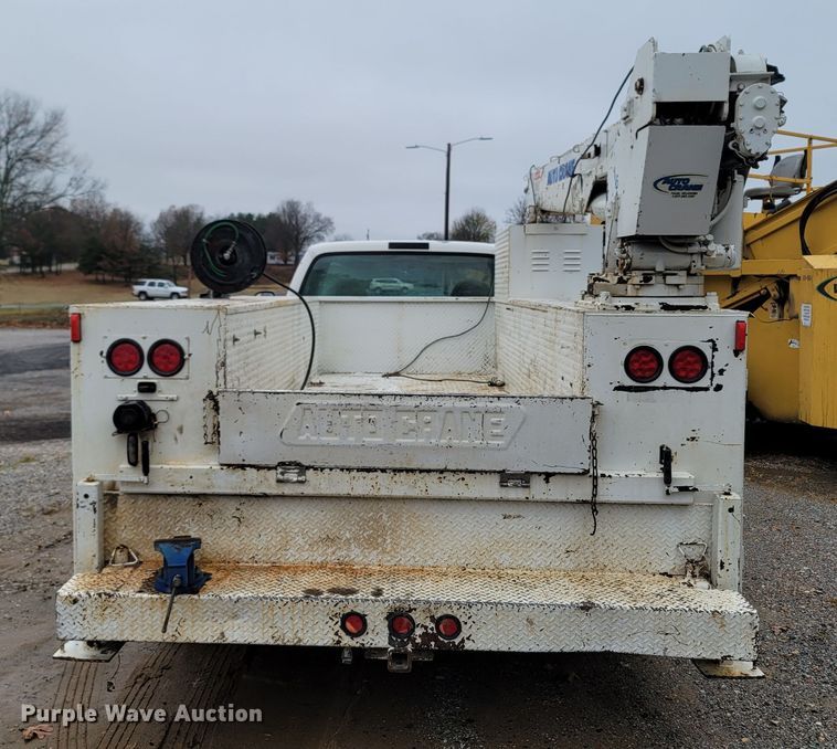 image for item LN9752 1999 Ford F550 Super Duty  utility / service truck