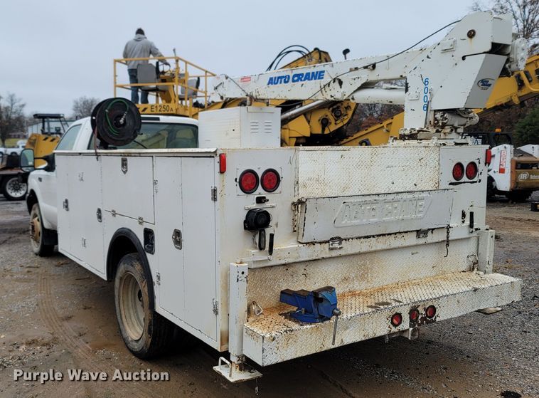 image for item LN9752 1999 Ford F550 Super Duty  utility / service truck