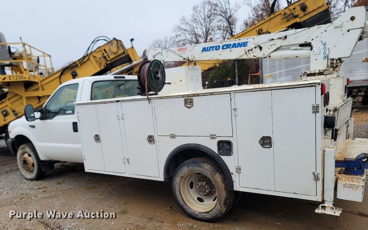 image for item LN9752 1999 Ford F550 Super Duty  utility / service truck