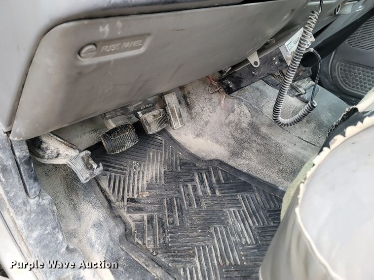 image for item LN9752 1999 Ford F550 Super Duty  utility / service truck