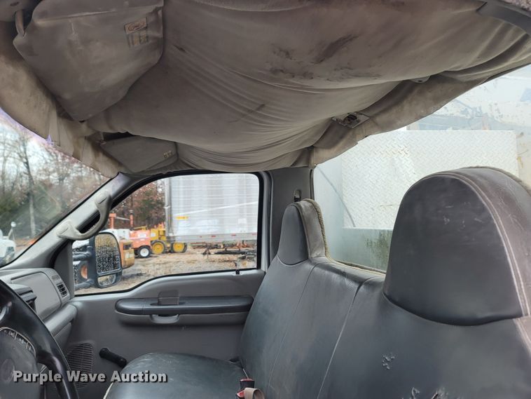 image for item LN9752 1999 Ford F550 Super Duty  utility / service truck