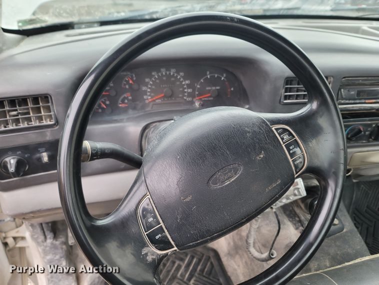 image for item LN9752 1999 Ford F550 Super Duty  utility / service truck