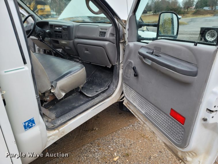 image for item LN9752 1999 Ford F550 Super Duty  utility / service truck