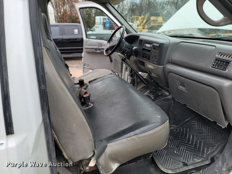 image for item LN9752 1999 Ford F550 Super Duty  utility / service truck