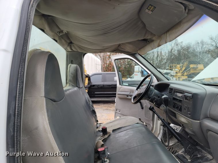 image for item LN9752 1999 Ford F550 Super Duty  utility / service truck