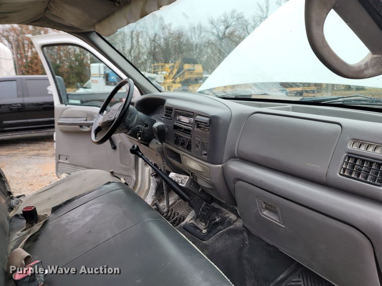 image for item LN9752 1999 Ford F550 Super Duty  utility / service truck