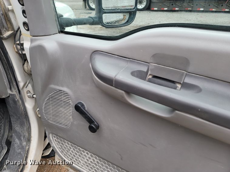 image for item LN9752 1999 Ford F550 Super Duty  utility / service truck