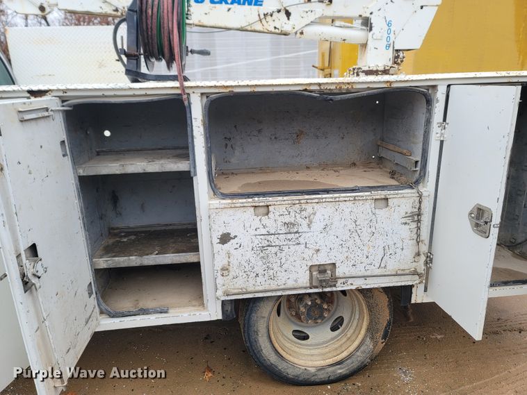 image for item LN9752 1999 Ford F550 Super Duty  utility / service truck