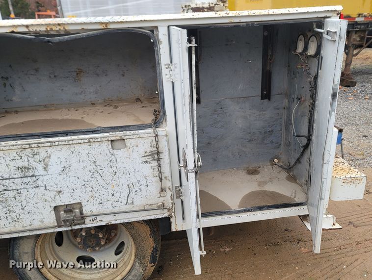 image for item LN9752 1999 Ford F550 Super Duty  utility / service truck