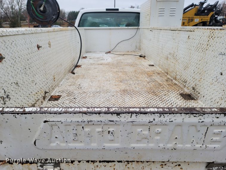 image for item LN9752 1999 Ford F550 Super Duty  utility / service truck