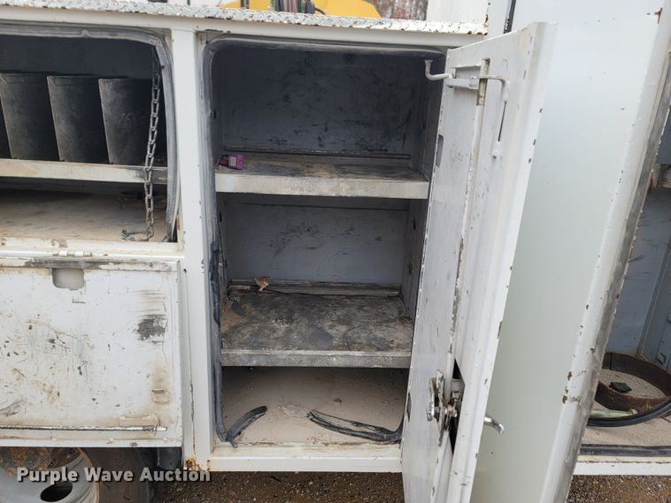 image for item LN9752 1999 Ford F550 Super Duty  utility / service truck