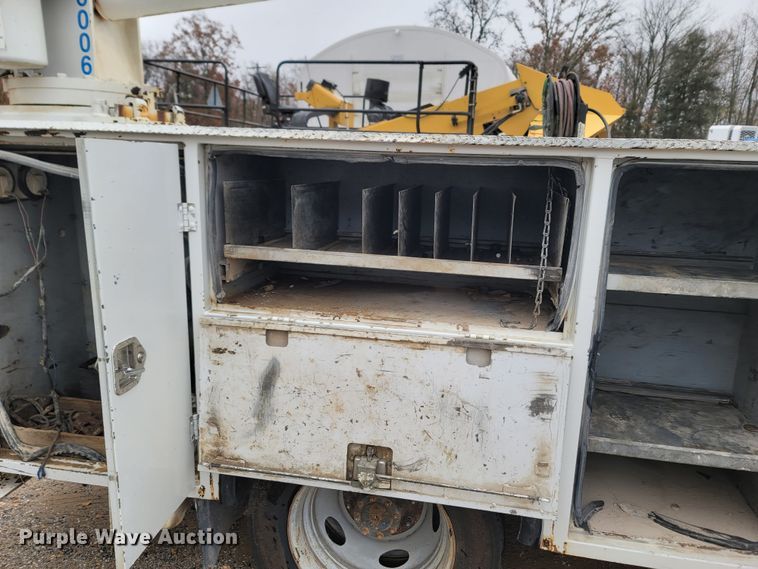 image for item LN9752 1999 Ford F550 Super Duty  utility / service truck