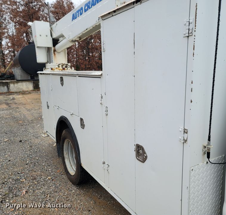 image for item LN9752 1999 Ford F550 Super Duty  utility / service truck