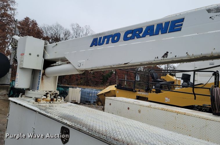 image for item LN9752 1999 Ford F550 Super Duty  utility / service truck