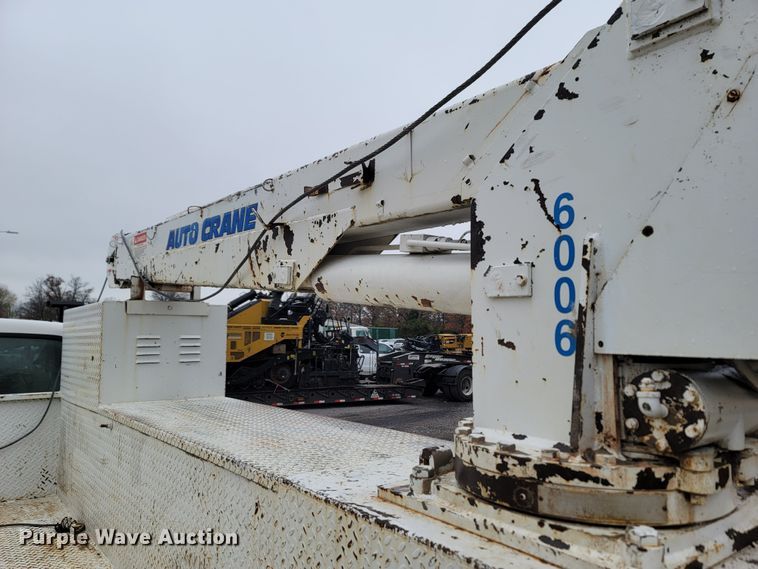 image for item LN9752 1999 Ford F550 Super Duty  utility / service truck