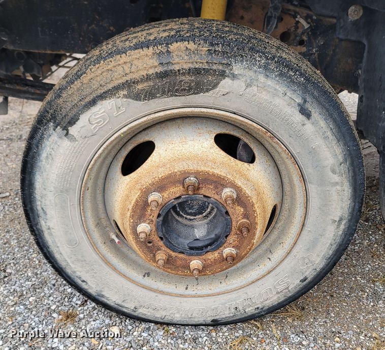 image for item LN9752 1999 Ford F550 Super Duty  utility / service truck