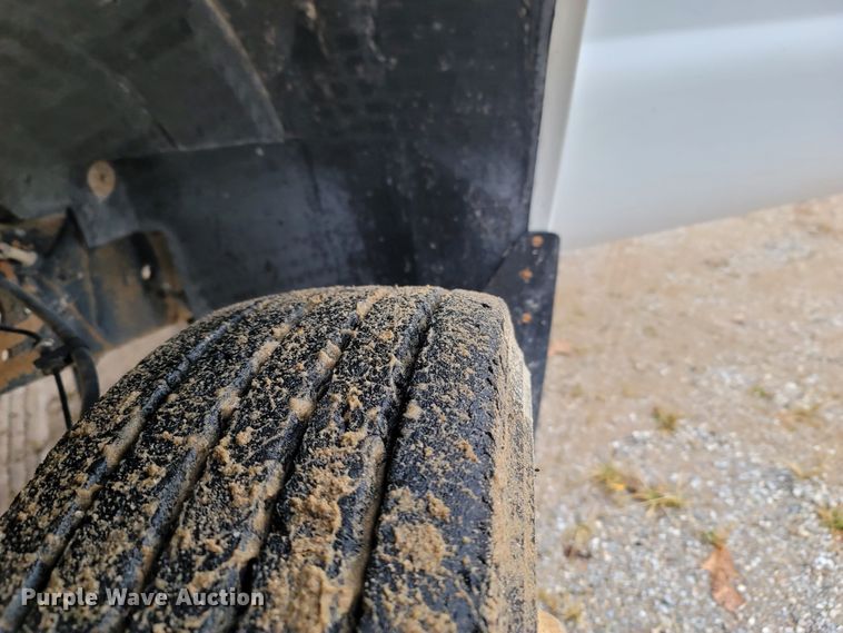 image for item LN9752 1999 Ford F550 Super Duty  utility / service truck