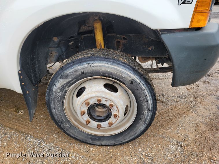 image for item LN9752 1999 Ford F550 Super Duty  utility / service truck