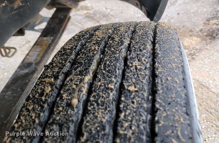 image for item LN9752 1999 Ford F550 Super Duty  utility / service truck