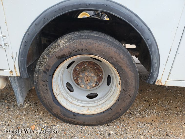 image for item LN9752 1999 Ford F550 Super Duty  utility / service truck