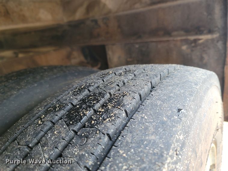 image for item LN9752 1999 Ford F550 Super Duty  utility / service truck