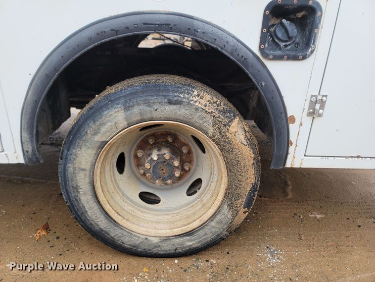 image for item LN9752 1999 Ford F550 Super Duty  utility / service truck