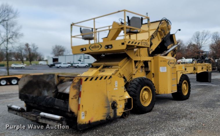 image for item LN9753 Weiler E1250A  shuttle buggy material transfer vehicle