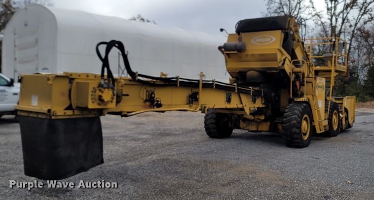 image for item LN9753 Weiler E1250A  shuttle buggy material transfer vehicle