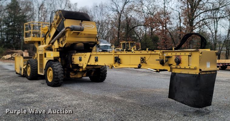 image for item LN9753 Weiler E1250A  shuttle buggy material transfer vehicle